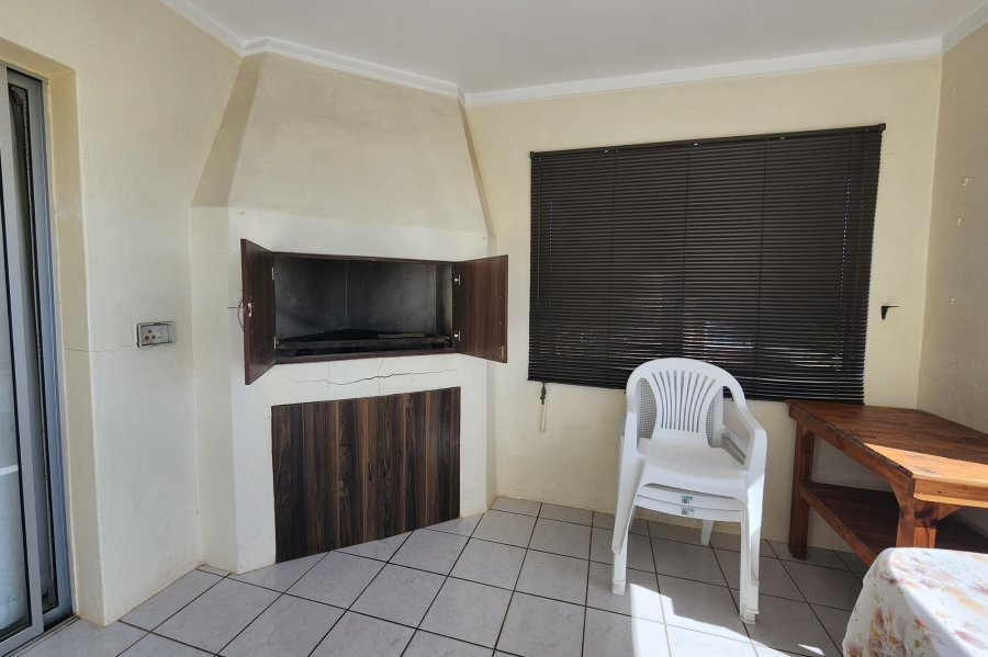 5 Bedroom Property for Sale in Wavecrest Eastern Cape